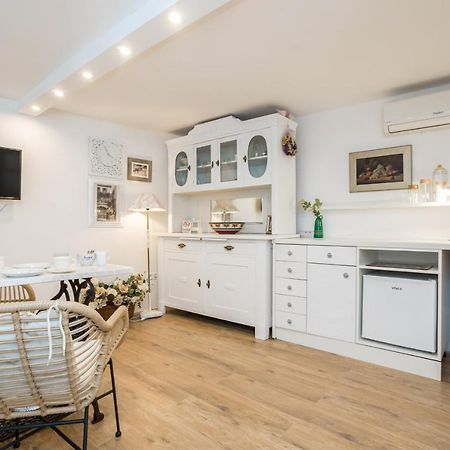 Charming Studio Apartment At House Rustica With Terrace And Nearby Parking Пунат Экстерьер фото