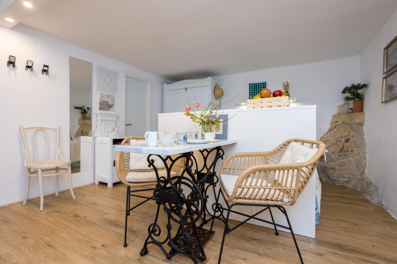 Charming Studio Apartment At House Rustica With Terrace And Nearby Parking Пунат Экстерьер фото