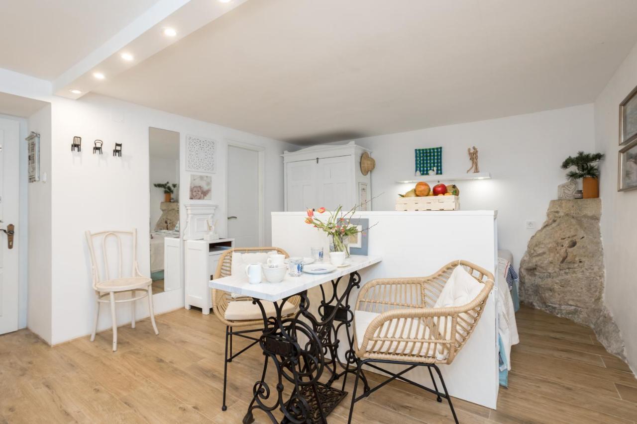 Charming Studio Apartment At House Rustica With Terrace And Nearby Parking Пунат Экстерьер фото