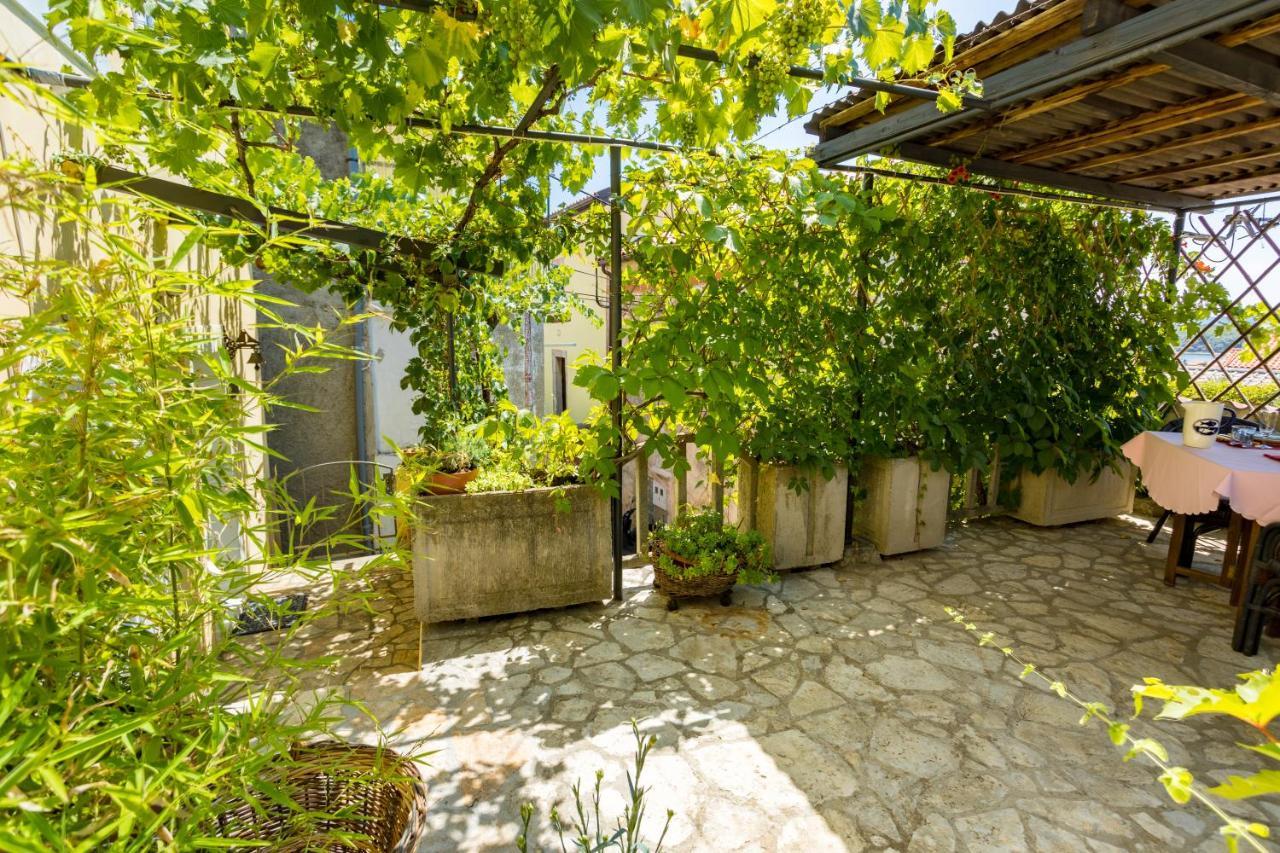 Charming Studio Apartment At House Rustica With Terrace And Nearby Parking Пунат Экстерьер фото