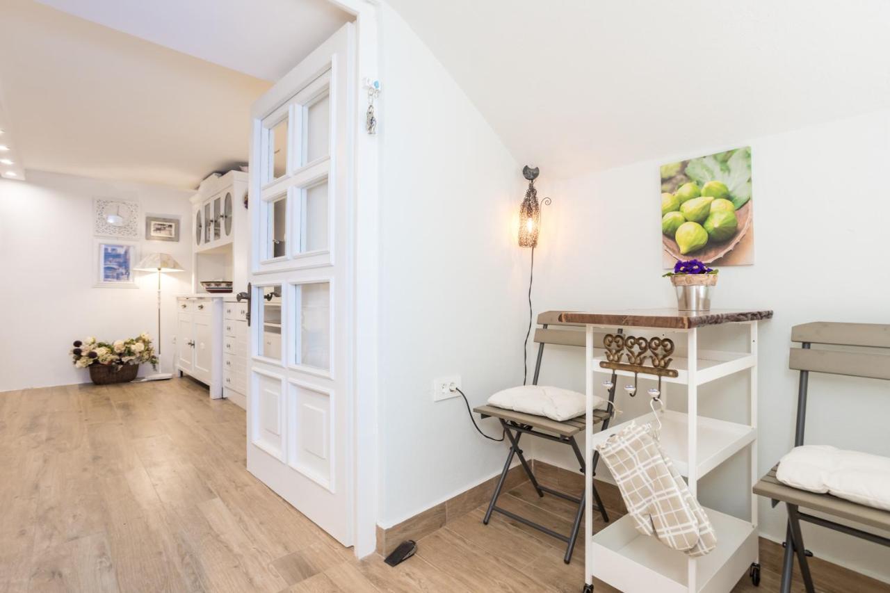 Charming Studio Apartment At House Rustica With Terrace And Nearby Parking Пунат Экстерьер фото
